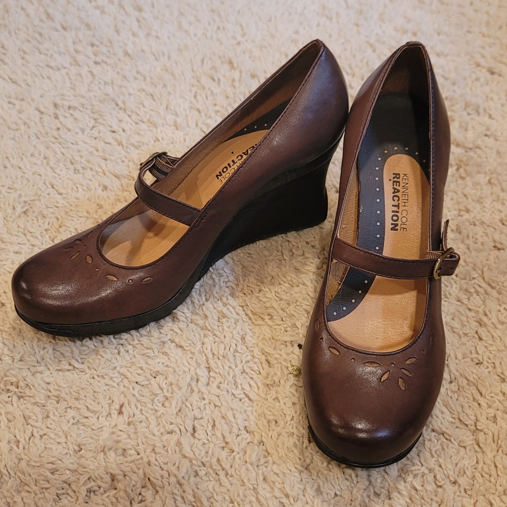 Kenneth Cole Reaction PLANT A CEDE,  brown leather, Mary Janes WITH FLAIR